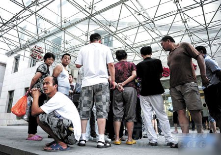 天使妈妈救助小传旺遭质疑